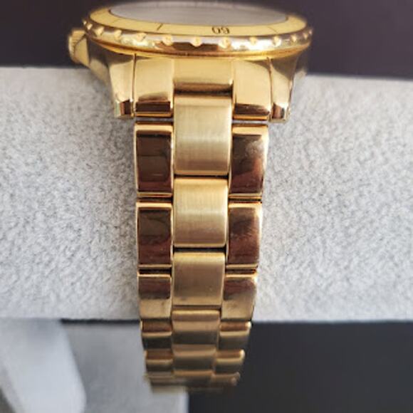 Michael Kors Women's Watch MK5174 41mm Gold Tone Mother of Pearl Dial with Date - Picture 2 of 10